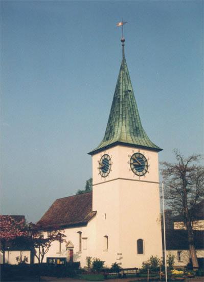 Der Turm musste 1937 für nun fünf neue Glocken bis zum Glockenstuhl gemauert werden. 