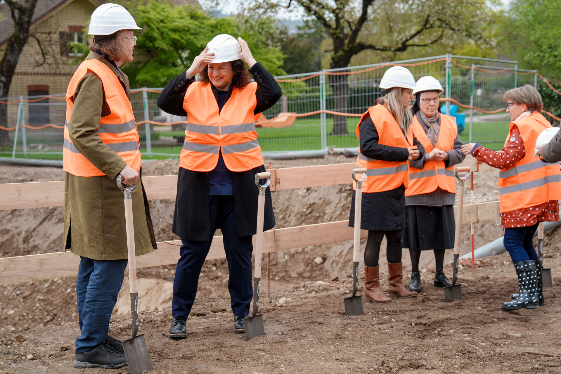Anschliessend folgte der offizielle Spatenstich. 