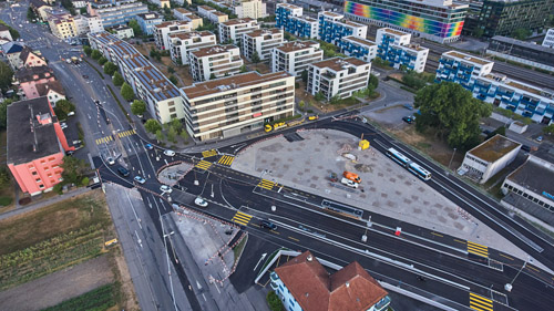 Geissweidplatz mit Sicht auf die Bachstrasse.
