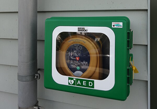 Defibrillator