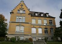 Das über 100 Jahre alte Schulhaus Egger ist eines der drei Schulgebäude in Marbach.
