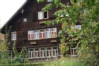 In unserer Gemeinde kann man vor allem im Ortskern noch viele alte Gebäude sehen, so genannte Rheintaler Bauernhäuser. Eines davon ist die alte Kaplanei.