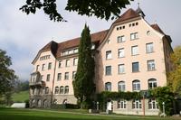 Die Sonderschule Heim Oberfeld konnte vor zwei Jahren das 100-Jahr-Jubiläum feiern. Die frühere so genannte "Anstalt für Schwachsinnige" ist heute ein modernes Sonderschulzentrum.