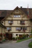 Die alte Mühle - eines der ältesten Gebäude der Gemeinde Marbach, direkt am Dorfbach gelegen - wie es früher für den Antrieb von Mühlen notwendig war.
