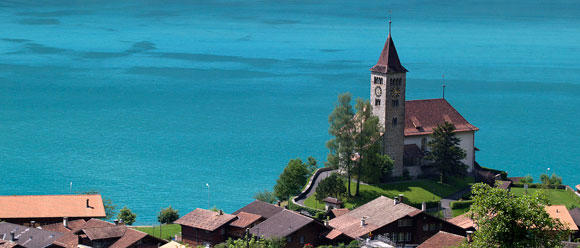 Evangelisch-Reformierte Kirche Brienz mit See