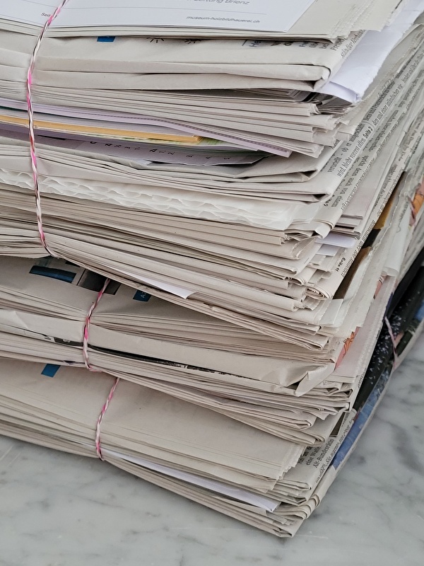Papierbündel - nicht zu schwer und fest geschnürt