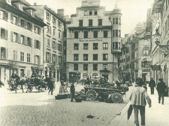 Der Mühlenplatz mit dem Hotel zum weissen Rössli, hundert Jahre später.