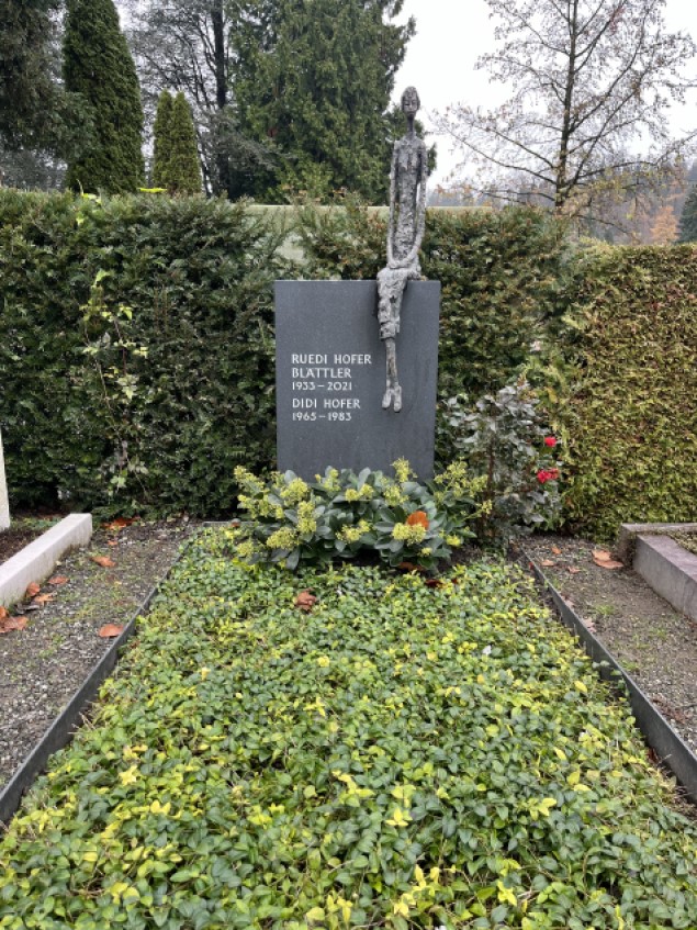 Einzelgrab Feld 3, Familie Hofer, Bildhauer Koni Hofmann (Foto: Stadt Luzern)