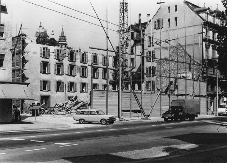 Nach der Liquidation der Firma Bielmann wurden das Geschäftslokal und die kleinen Häuser an der Waisenstrasse («Schnepfengestell») 1969 verkauft und kurz darauf abgerissen.