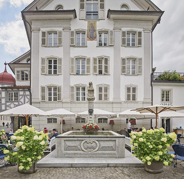 Loewenbrunnen vor Mettenwylhaus