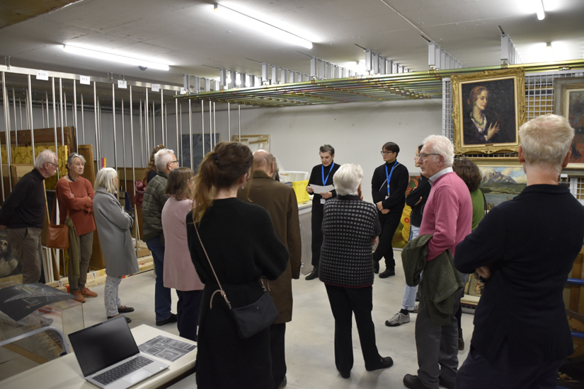 Die städtische Kunstsammlung umfasst Werke insbesondere von Luzerner Kunstschaffenden. Viele dieser Werke hängen in den Räumen der Stadtverwaltung, so auch im Stadtarchiv.