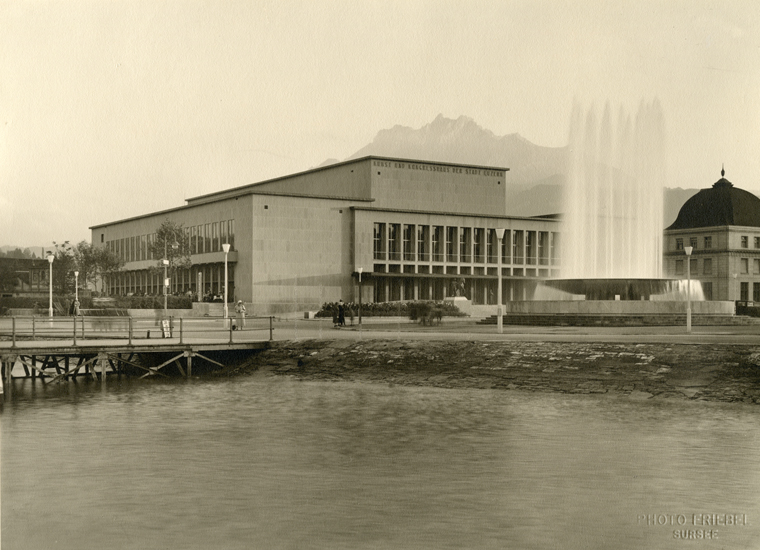 1931 wich die Festhütte einem Kulturtempel für die gehobenere Unterhaltung, der seinerseits 1995 dem heutigen KKL Platz machen musste.