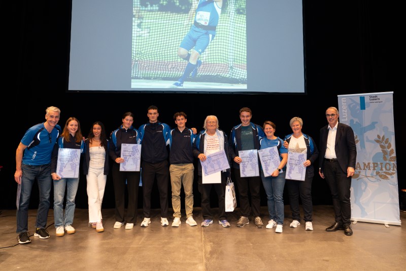 Von Links nach Rechts: Andy Habermacher, Luana Tenisch, Mayra Maas, Iris Nowack, Juri Jutzet, Jannis Pfrunder, Pino Pilotto, Noa Müller, Jasmin Schorno, Mägy Duss Beat Züsli 