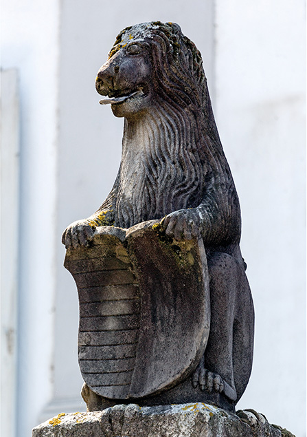 Löwenfigur vorher