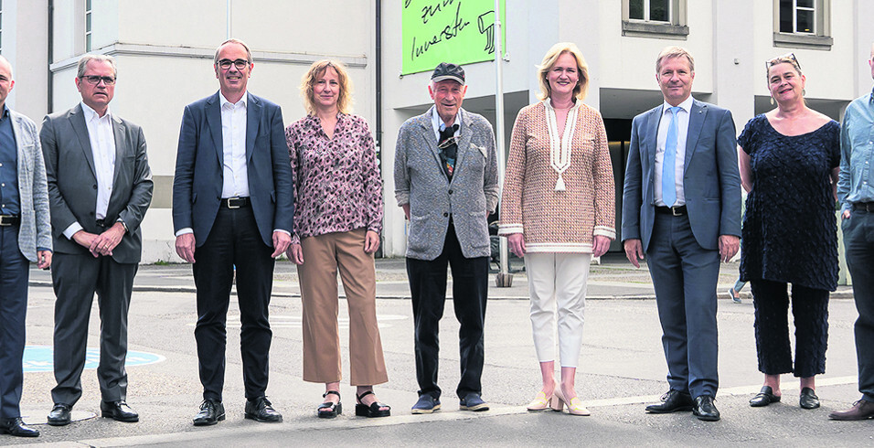 Verantwortliche Personen vor dem Luzerner Theater