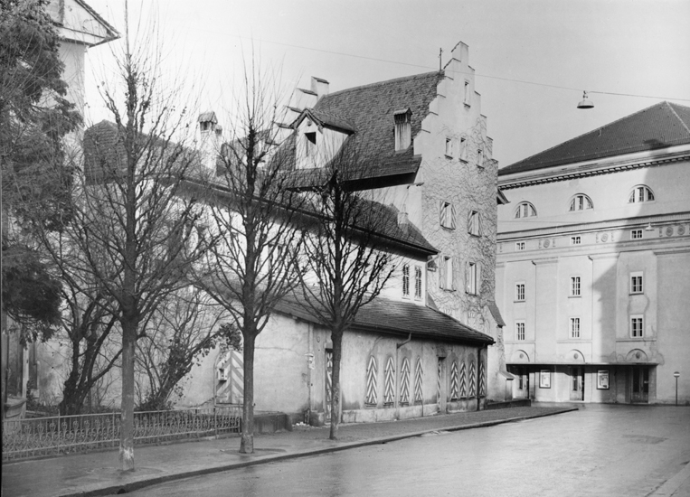 In der Stadt erhob sich massiver Widerstand gegen den Abriss, von den Architektenverbänden bis zu den Quartiervereinen – erfolglos.