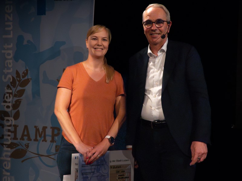 Helen Amberg, Badmintonclub Luzern zusammen mit Stadtpräsdient Beat Züsli