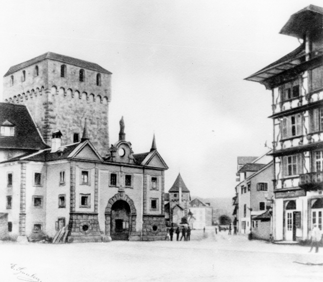 Der heutige Kasernenplatz wurde nach langer Suche 1835 von der frisch gegründeten Aktiengesellschaft als Standort fürs neue Theater auserkoren. 