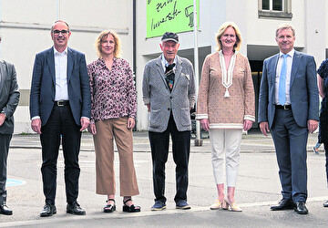 Verantwortliche Personen vor dem Luzerner Theater