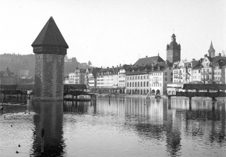Ersetzt: u.a. 6 Pfosten, 120 m Tträger, 150 m Handbalken, 200 m Brüstung.