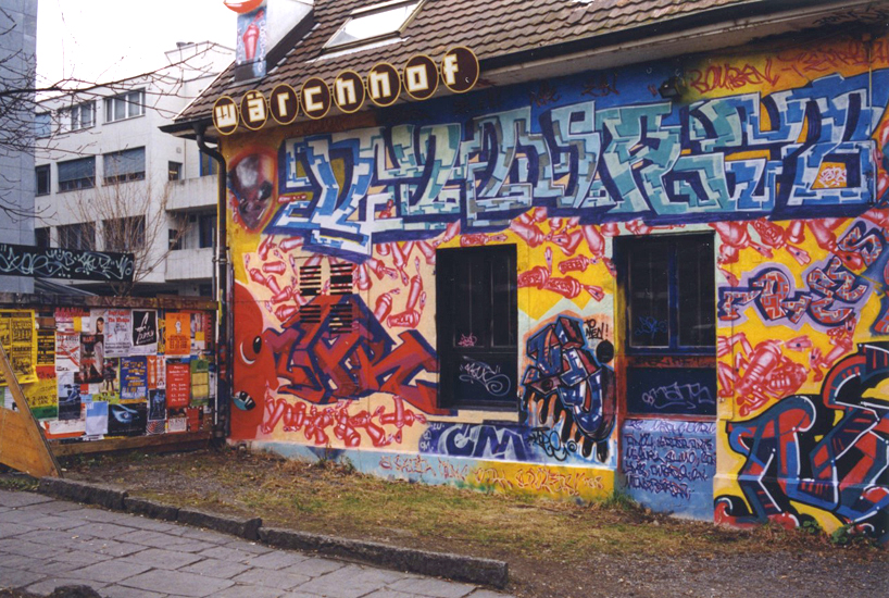Der Wärchhof entwickelte sich von einem Jugendtreffpunkt zu einem Freizeit- und Kulturhaus. Gefördert wurden Theaterprojekte, Filmschaffende, Bands und Muszierende aus aller Welt.