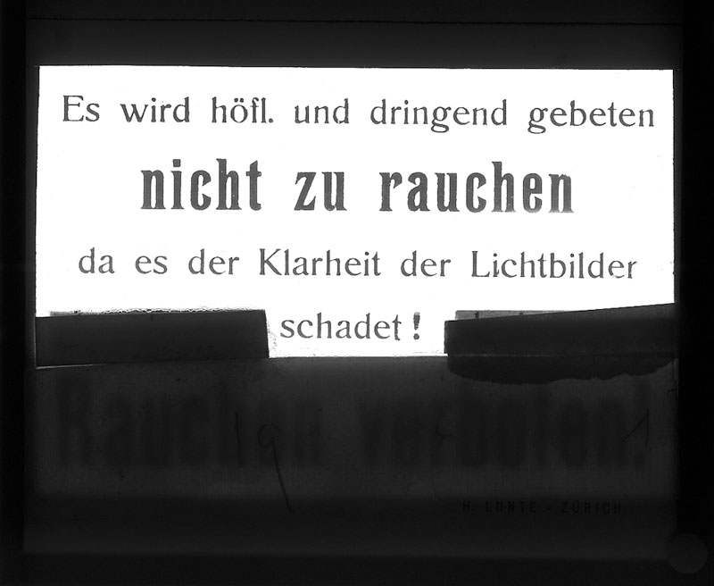 Ein totales Rauchverbot war offenbar doch zu streng. Retuschiertes Glasdia, das Wilhelm Amrein-Küpfer, Sohn der Gründerfamilie, im Rahmen von Lichtbildvorträgen verwendete.
