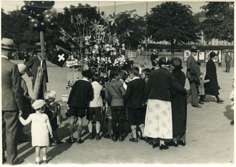 Spielsachen und Süssigkeiten bringen Kinderaugen auf dem Inseli noch heute zum Leuchten.