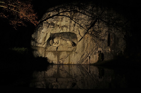 Das Löwendenkmal wird ab Donnerstagabend neu beleuchtet.