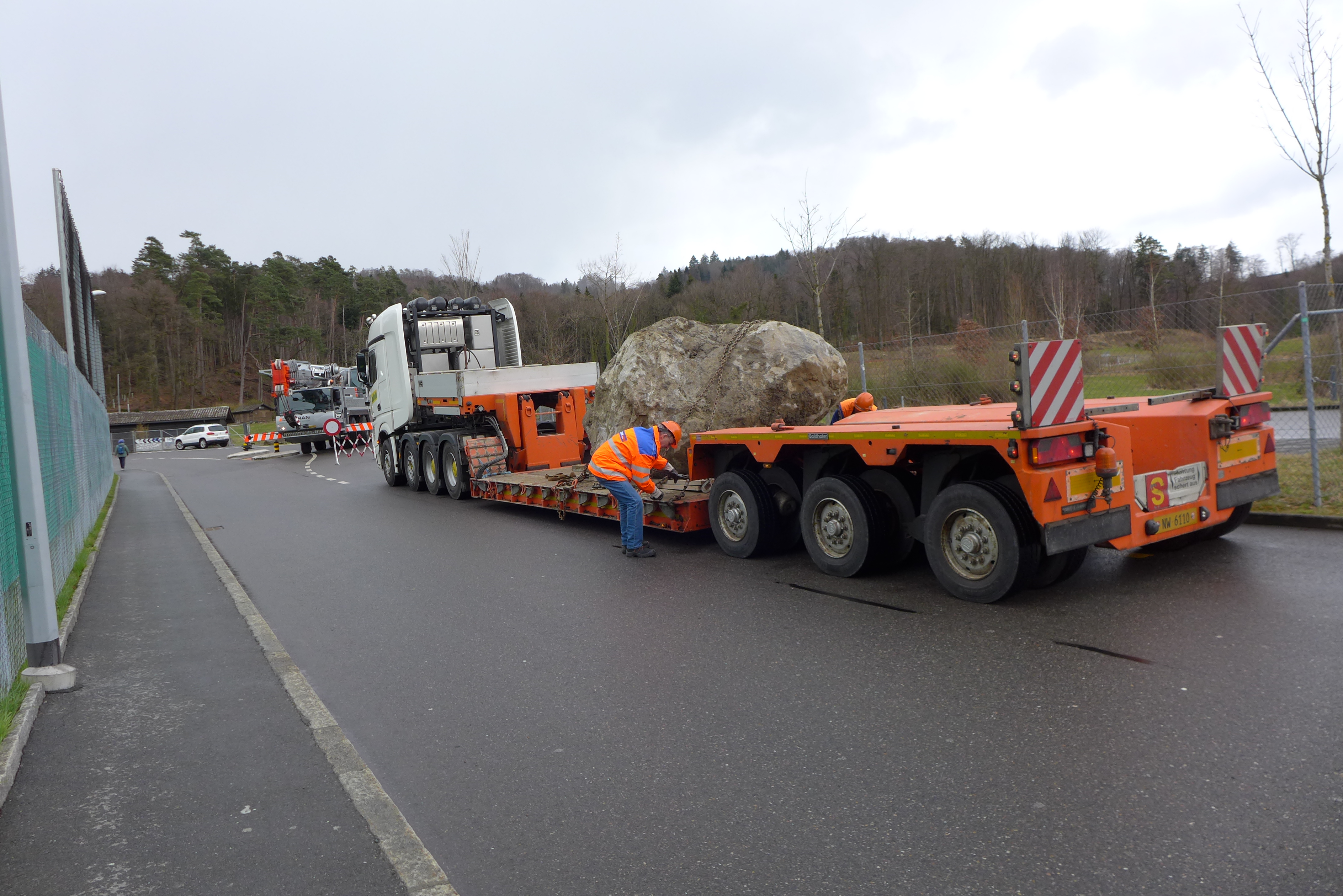 Ankunft: Auf der Allmend, in der Nähe des Hallenbads.