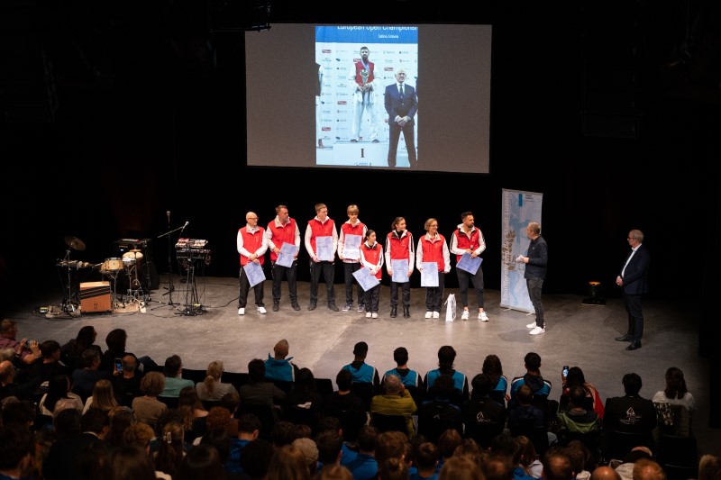 Von Links nach Rechts: Patrick Schneider, Rolf Summermatter, Kay Trachsel, Jan Brinkhaus, Kayla Nguyen, Gabriela Marti, Eva Schneider, Pascal Egger, Sämi Deubelbeiss, Beat Züsli; KSI Luzern