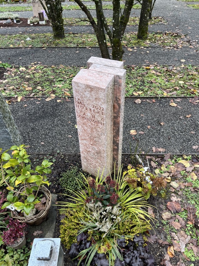 Urnenfamiliengrab Feld 28, Fam. Lang, Bildhauer Tanner (Foto: Stadt Luzern)