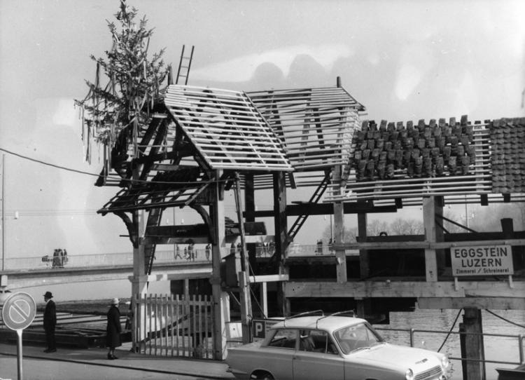 Aufrichtebäumchen des Unternehmens Eggstein, das bereits die Erneuerungsarbeiten 1938/39 und 1953 durchgeführt hatte.
