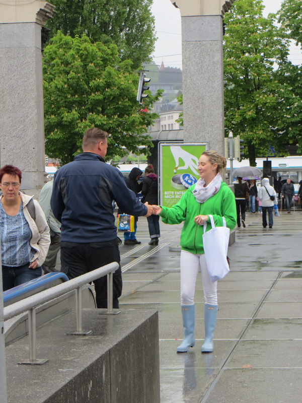 Luzern glänzt – gegen Littering von Zigarettenstummel