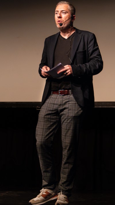 Moderator Sämi Deubelbeiss
