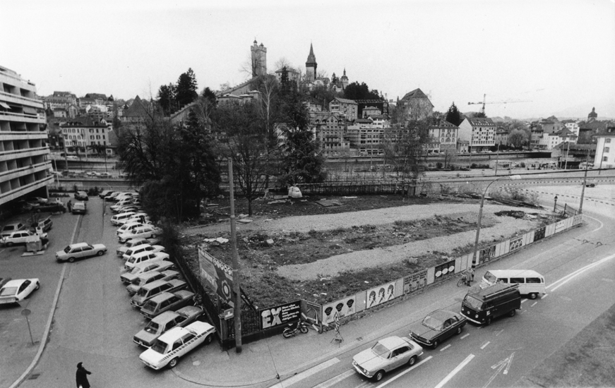 An der Stelle des abgerissenen Waisenhauses erstellten Einwohner- und Bürgergemeinde 1979 am Kasernenplatz das Altstadtparking Luzern.