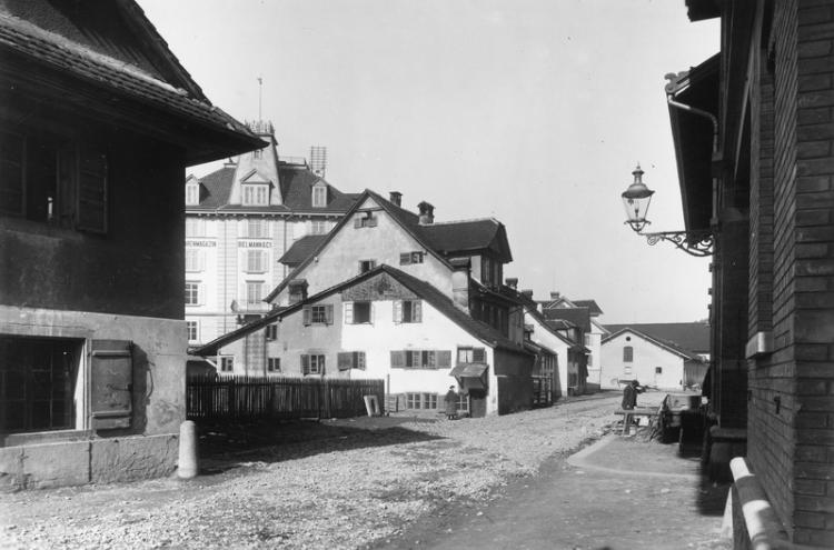 Im Schatten des repräsentativen Bielmannschen Hauses duckten sich die Häuser an der Militärstrasse ohne jeglichen Wohnkomfort.