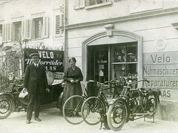 Velogeschäft Haas in schwarz/weiss