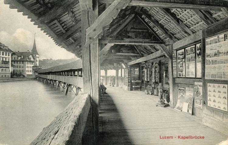 Rechts im Bild: der 1863 eröffnete Souvenirshop der Witwe Louise Schnarrwyler-Rickenbach.