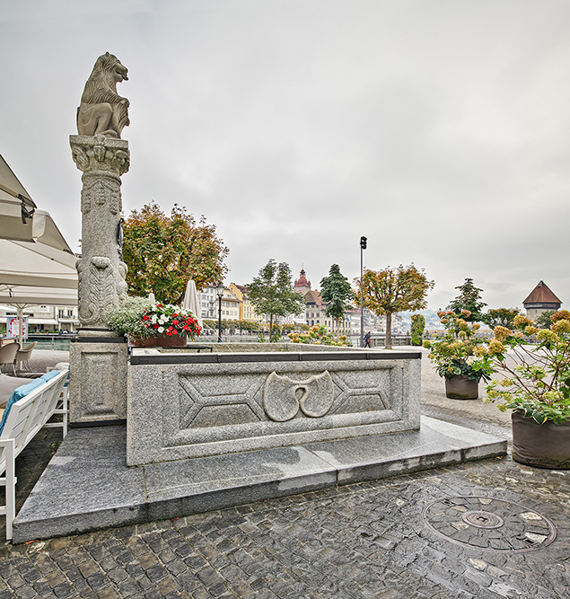 Loewenbrunnen Seitenansicht