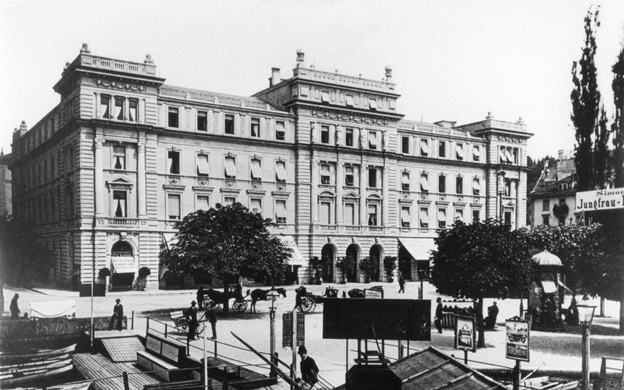 Die Gotthardbahndirektion war seit 1871 in Luzern zuhause, ab 1889 in diesem Gebäude. Später war es Sitz der Kreisdirektion 2 der SBB. Heute beherbergt es die sozialrechtlichen Abteilungen des Bundesgerichts.