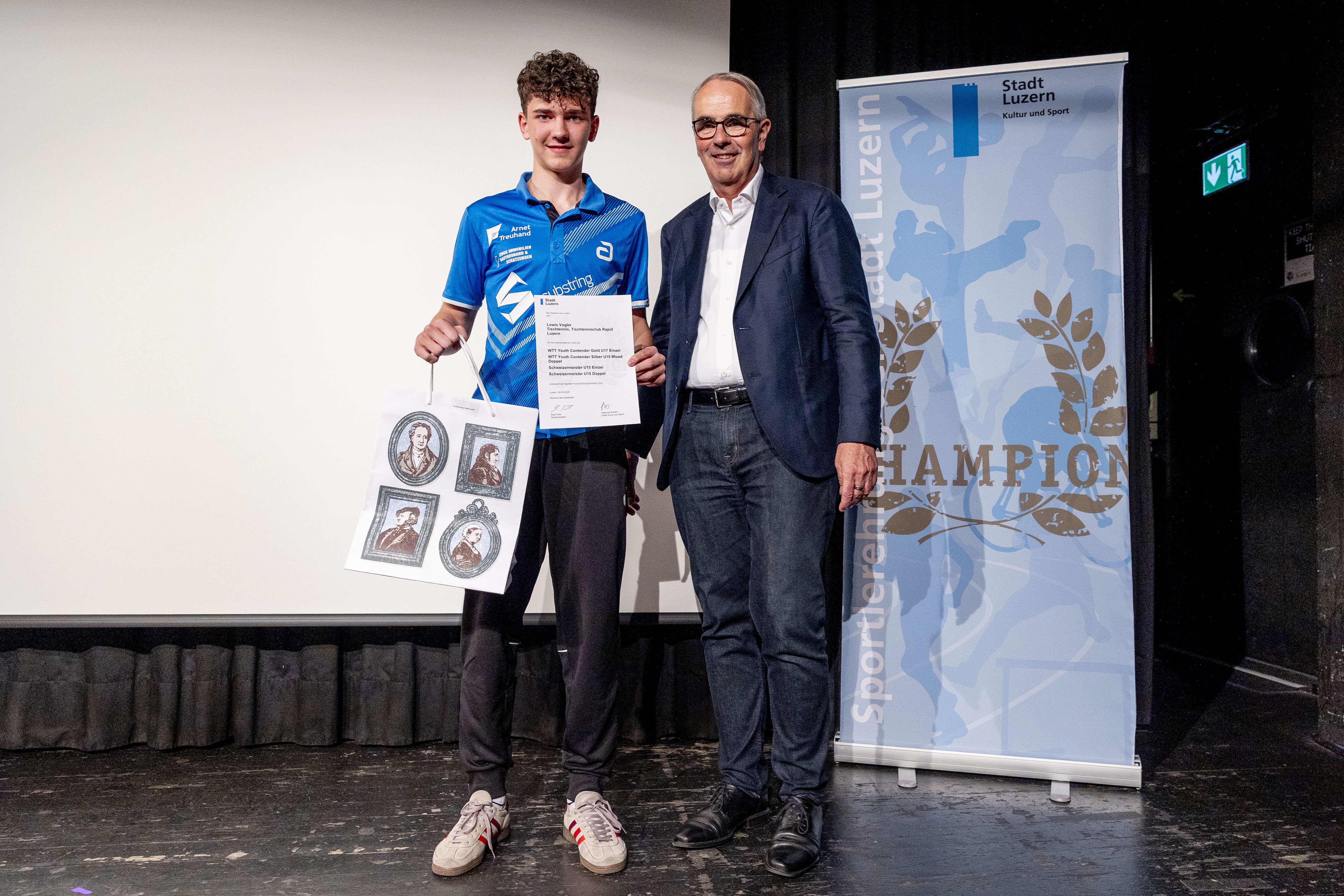 Lowis Vogler mit Beat Züsli. Tischtennisclub Rapid Luzern