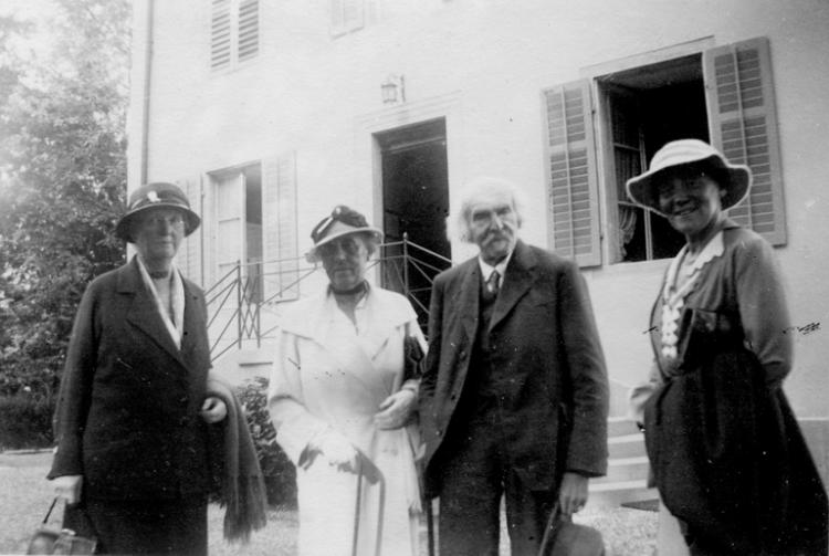 Wenige Jahre vor dem legendären Festkonzert der Internationalen Musikfestwochen war 1933 das Richard-Wagner-Museum auf Tribschen eröffnet worden, das vom Wagner-Clan gern besucht wurde. Von links nach rechts: Eva Chamberlain (1867-1942), amtlich geb. von Bülow, tatsächlich Tochter von Cosima und Richard Wagner; Blandine Gräfin Gravina, geb. von Bülow (1863-1941), Tochter von Cosima und Hans von Bülow; Baron Hans von Wolzogen, Leiter des Allgemeinen Richard Wagner Vereins (1848-1938).