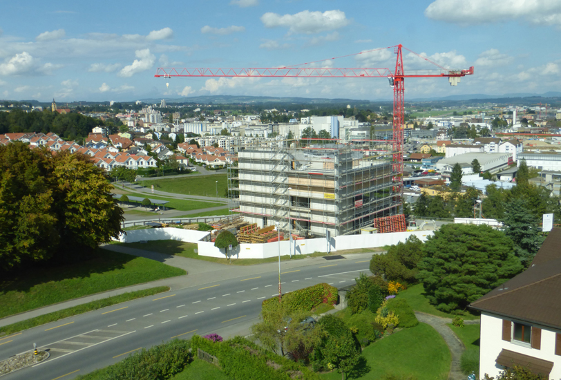 Der Bau konnte als erstes städtisches Gebäude im Standard Minergie-P-ECO erstellt werden. Für die Klimatisierung ist jedoch sehr viel Technik nötig.
