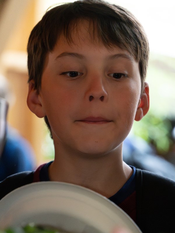 Kind beim Essen