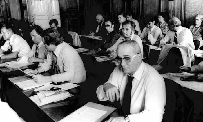 Die Grossrätinnen fanden Ihren Platz auch 1975 noch in den letzten Reihen.
