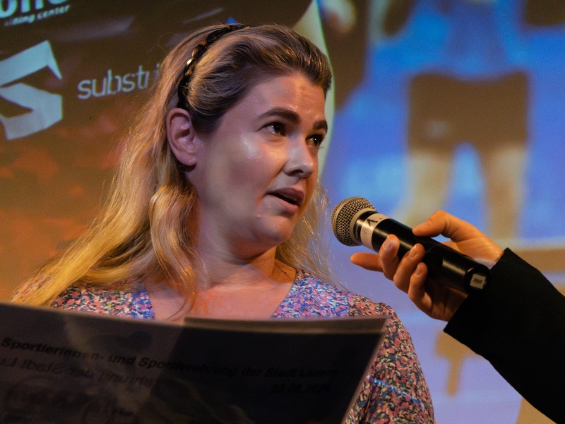 Fabienne Dony, Tischtennisclub Rapid Luzern im Gespräch mit Sämi Deubelbeiss, Moderator