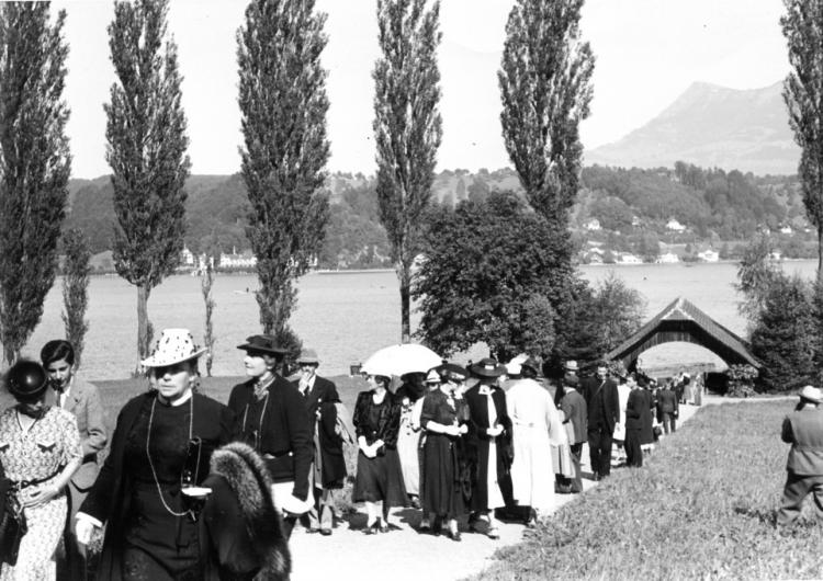 Mit Motorschiff-Extrakursen ab Schweizerhof- und Bahnhofquai wurden die Besucherinnen und Besucher zum Konzert gebracht. Während des Konzerts war es den Kursschiffen verboten, Signal zu geben oder wegen des Wellenschlags zu schnell zu fahren. Der private Schiffsverkehr war grundsätzlich untersagt.