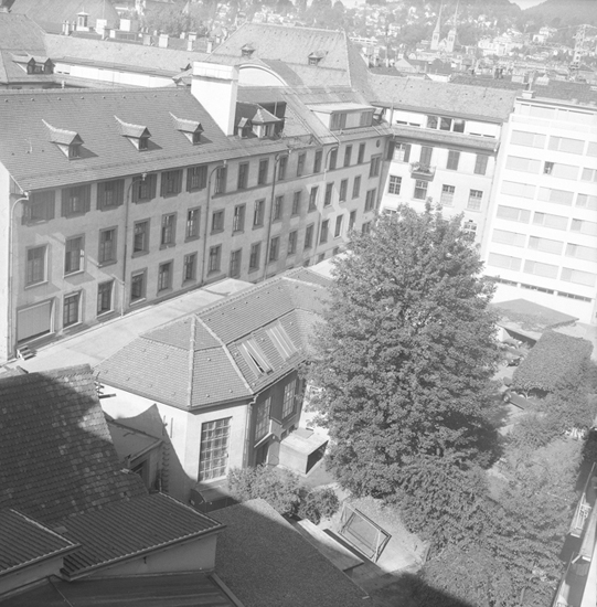 Ab 1949 war das Archiv im früheren Palmenhaus der Stadtgärtnerei auf dem Stadthausareal unter prekären Bedingungen einquartiert.