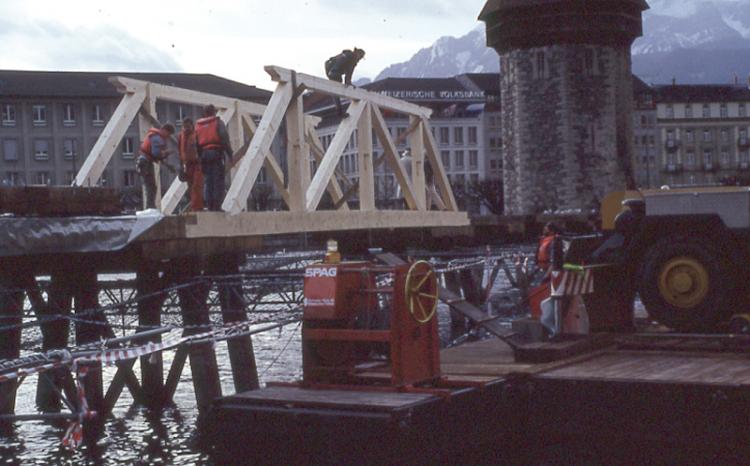 Montage, Februar 1994.