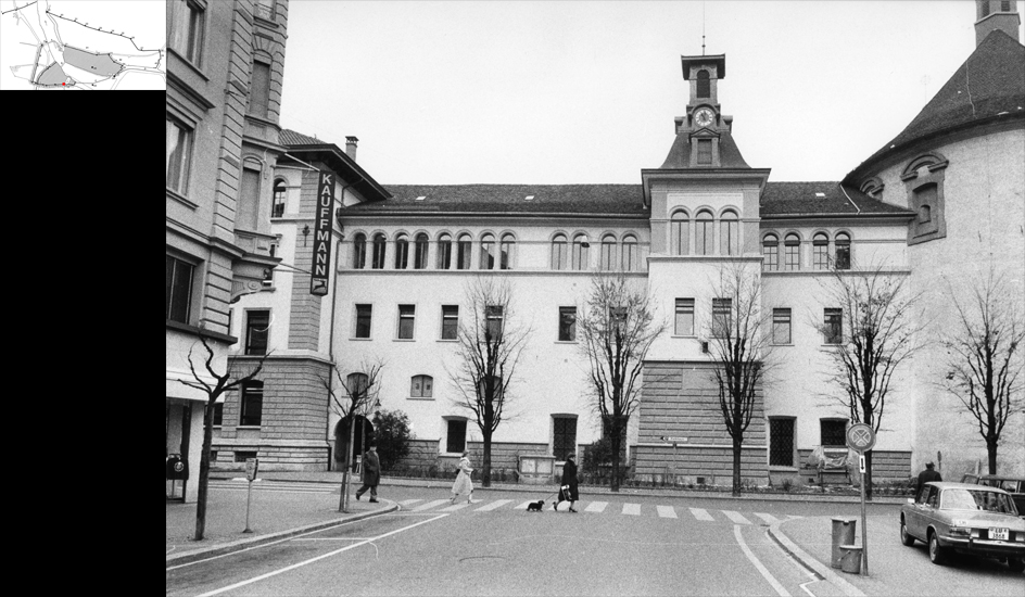 Das benachbarte Frauenhaus diente der Erziehung «liederlicher» Frauen und gab dem Turm seinen Namen. Er war Teil der Befestigung am Hirschengraben und gehört heute zum Mittelschulzentrum.